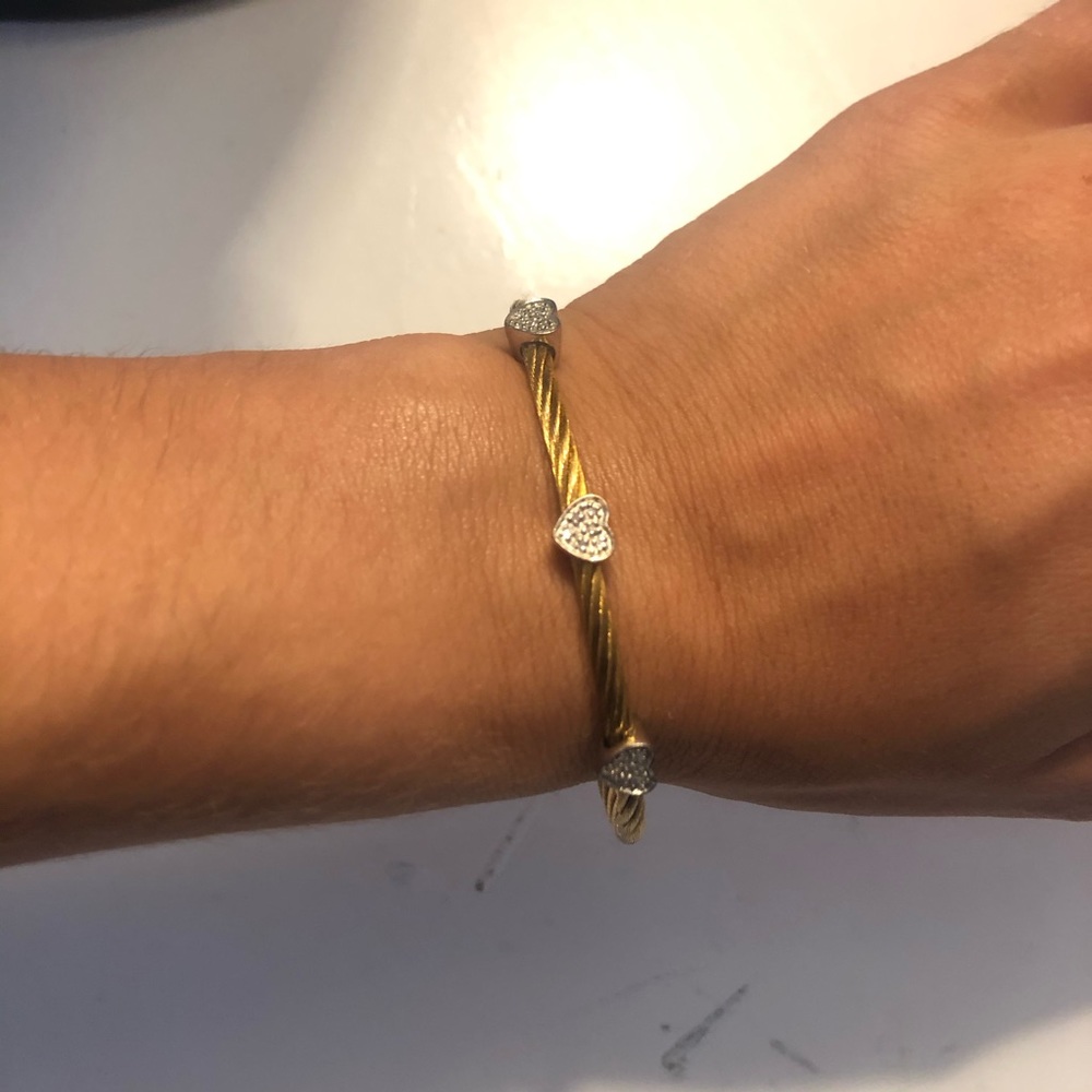 Gold mesh bracelet with silver hearts